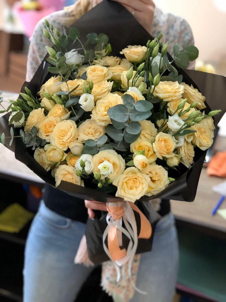 Букет цветов из: Розы и Лизиантусы в Першино