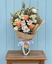 Букет цветов из:  Альстромерии, Лизиантусы, Розы и Хризантемы в Першино