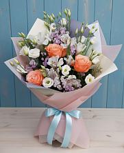 Букет цветов из:  Лизиантусы, Розы, Альстромерии и Гипсофила в Першино