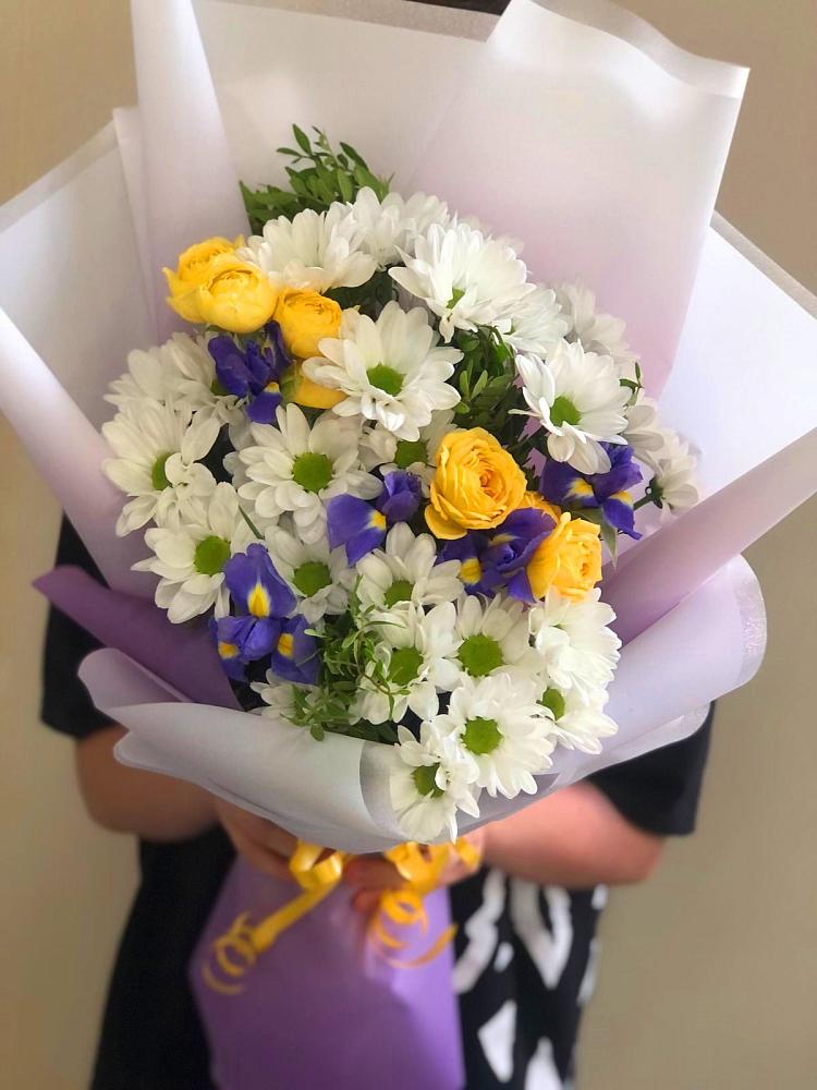 Букет цветов из: Ирисы, Хризантемы и Розы в Першино