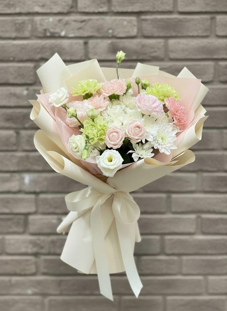 Букет цветов из: Гвоздики, Розы, Лизиантусы и Хризантемы в Першино
