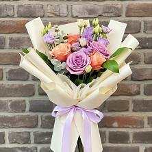 Букет цветов из:  Лизиантусы и Розы в Першино