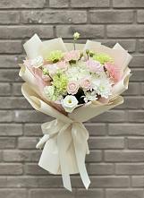 Букет цветов из:  Гвоздики, Розы, Лизиантусы и Хризантемы #REPLACE_PRED# Першино