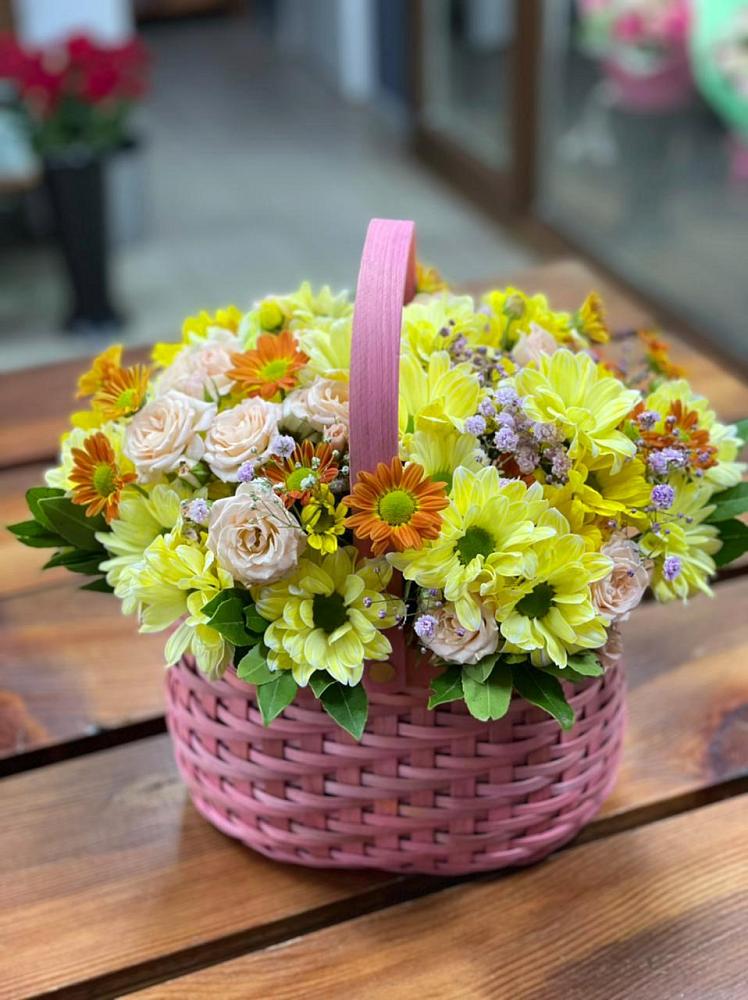Цветочная композиция из Хризантемы и Розы в корзине в Першино