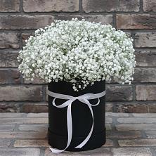 Цветочная композиция из Гипсофила в шляпной коробке в Першино