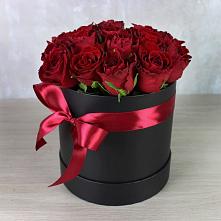 Цветочная композиция из Розы в шляпной коробке в Першино